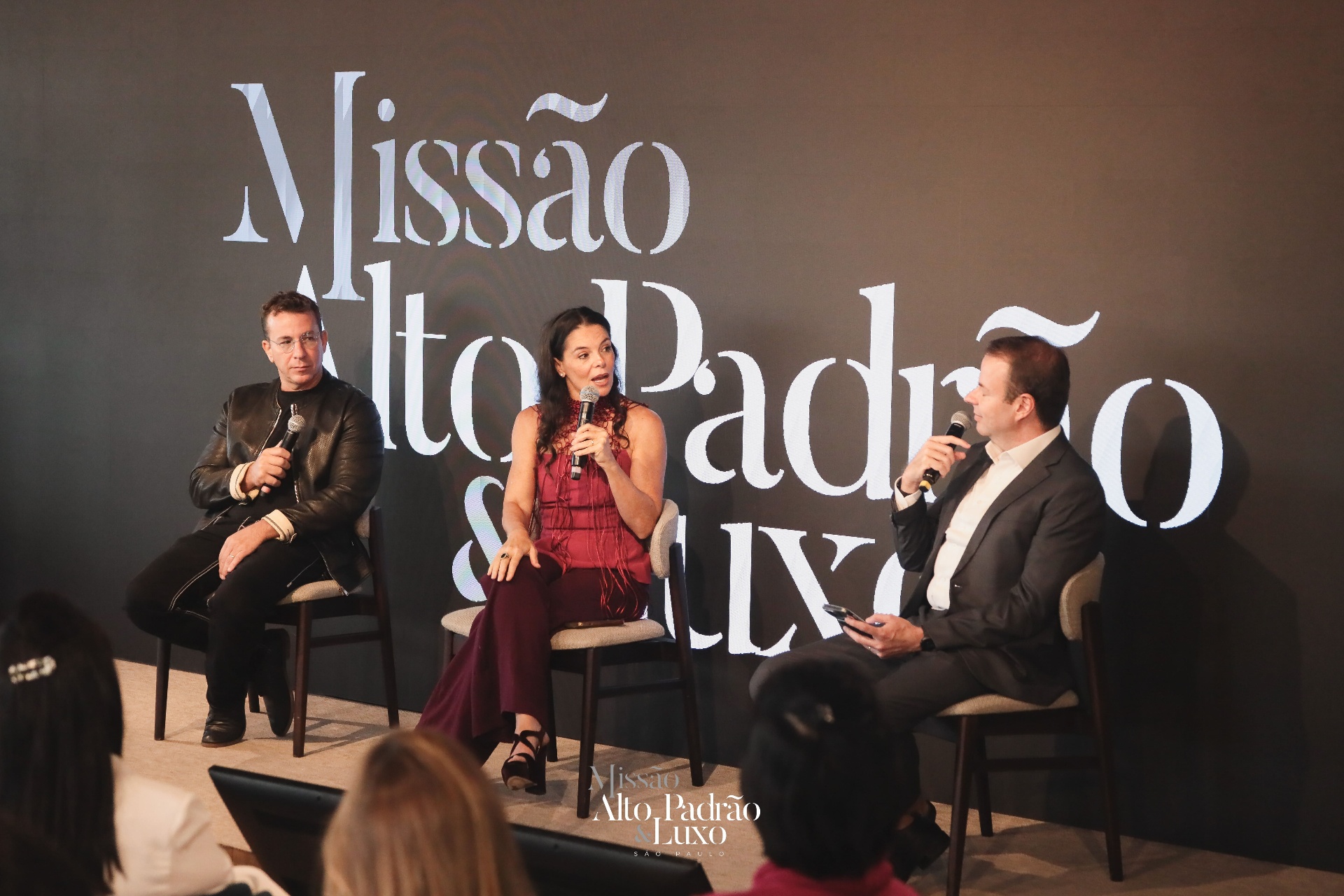Painel de discussão no evento